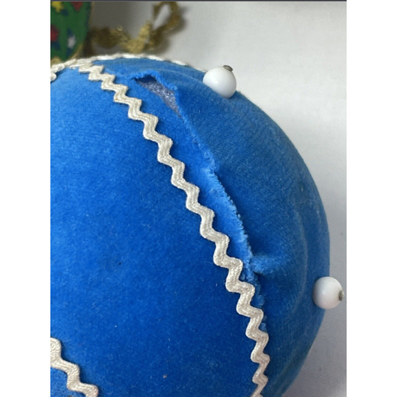 12 Vintage Handmade Christmas Ornaments Wrapped W/Ribbon and Lace Pinned - Picture 6 of 6